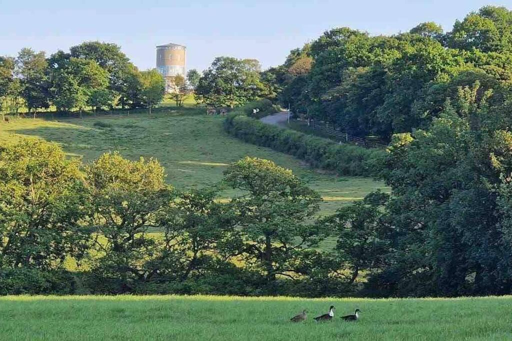 Luxury Converted Water Tower In Flockton Villa Emley Exterior photo